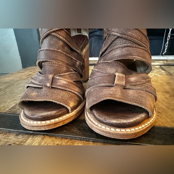 Freebird Chestnut Strappy Block Heels 👠 - Picture 7 of 8